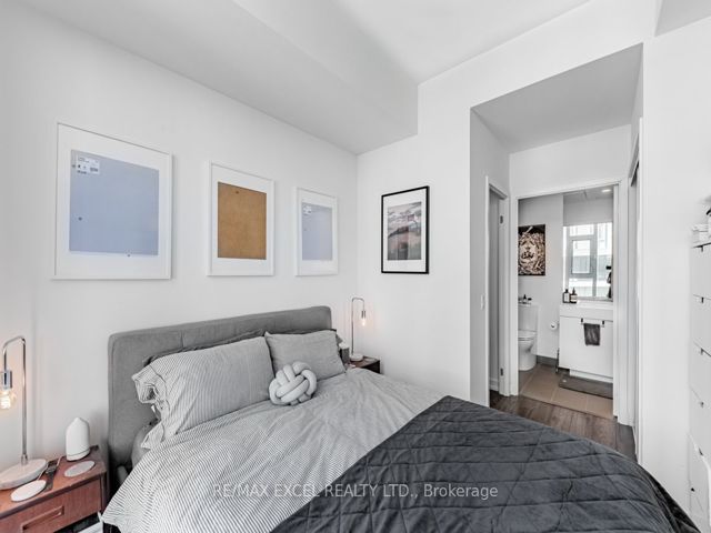 504 - 33 Helendale Ave