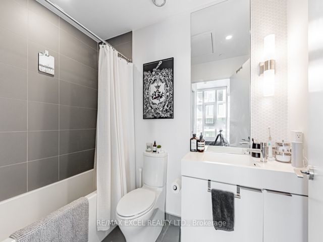 504 - 33 Helendale Ave