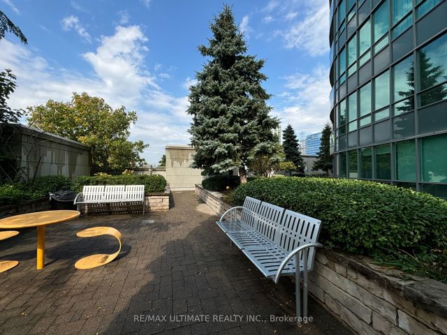 319 - 25 Greenview Ave