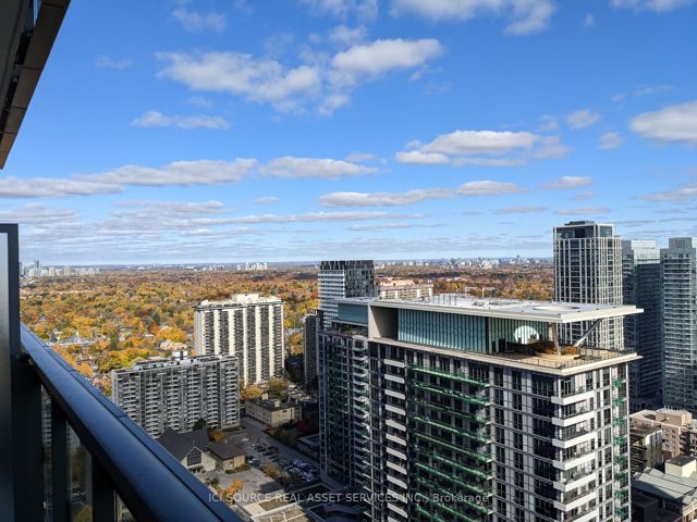 3210 - 39 Roehampton Ave