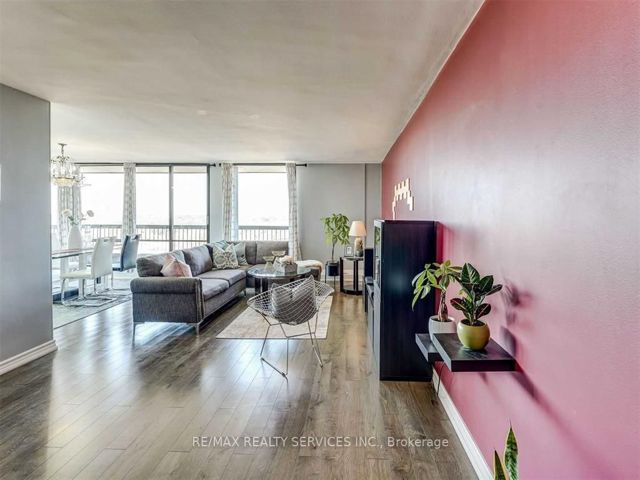 1201 - 135 Antibes Dr