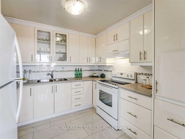 1201 - 135 Antibes Dr