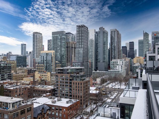 1110 - 455 Wellington St W