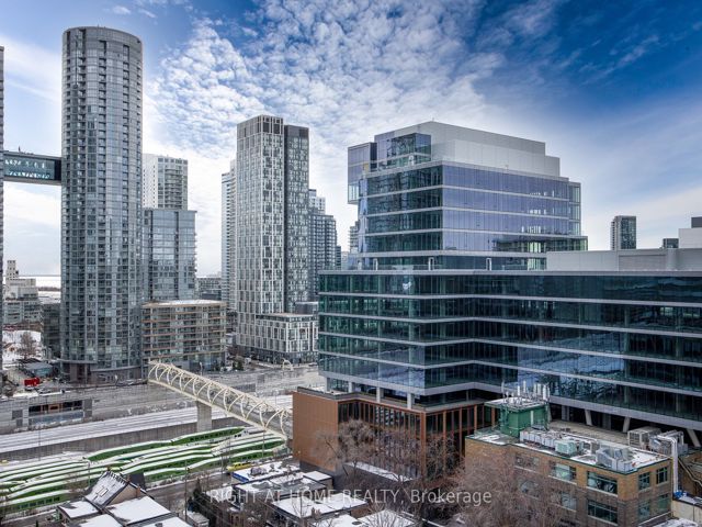 1110 - 455 Wellington St W