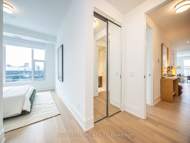 1110 - 455 Wellington St W