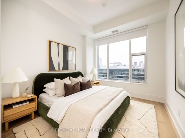1110 - 455 Wellington St W