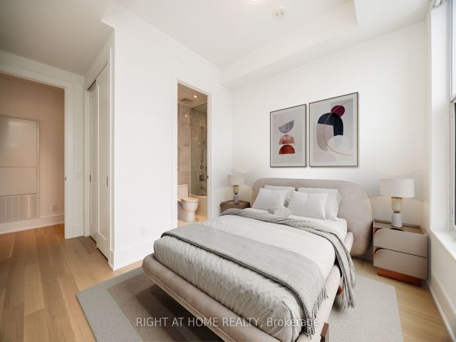 1110 - 455 Wellington St W