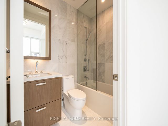 1110 - 455 Wellington St W