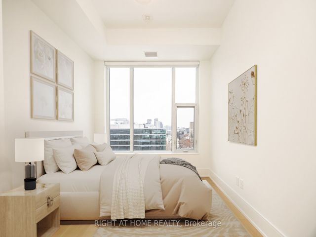 1110 - 455 Wellington St W