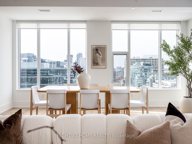 1110 - 455 Wellington St W