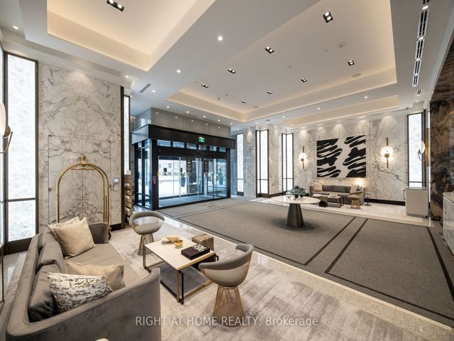 1110 - 455 Wellington St W