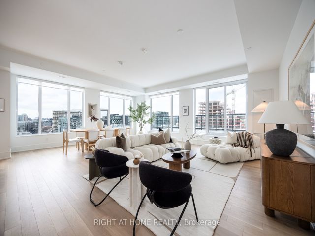 1110 - 455 Wellington St W