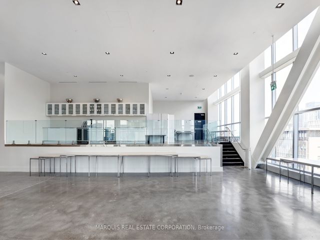 4416 - 488 University Ave