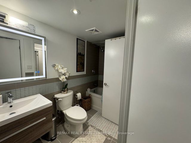 217 - 295 Adelaide St W