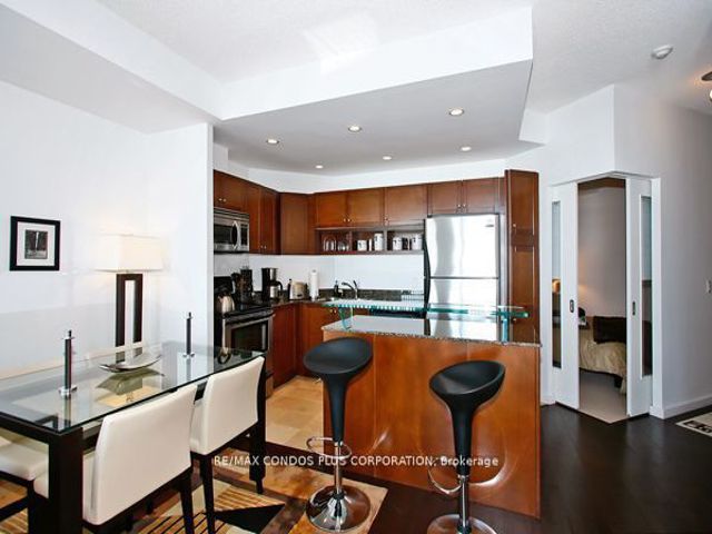 2611 - 218 Queens Quay W