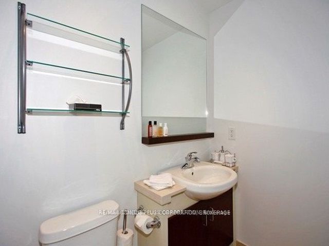 2611 - 218 Queens Quay W