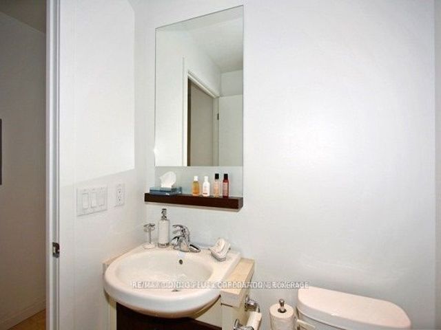 2611 - 218 Queens Quay W