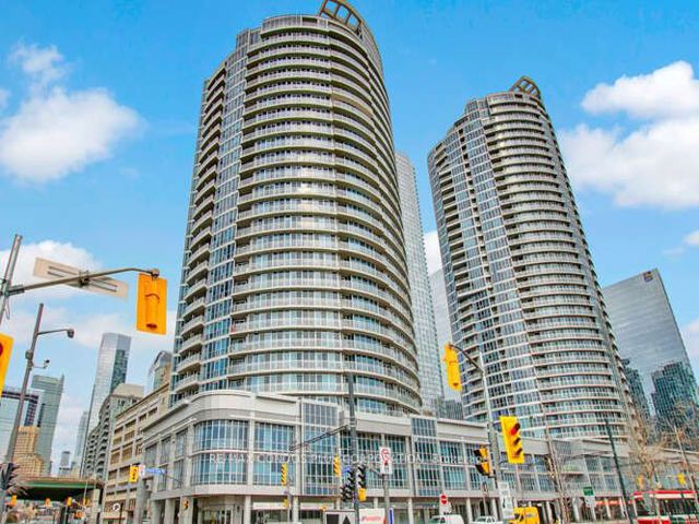 2611 - 218 Queens Quay W