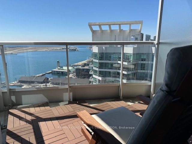 2611 - 218 Queens Quay W