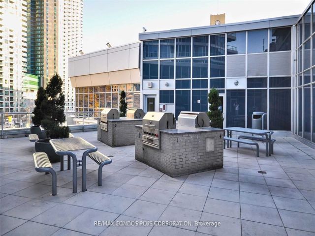 2611 - 218 Queens Quay W