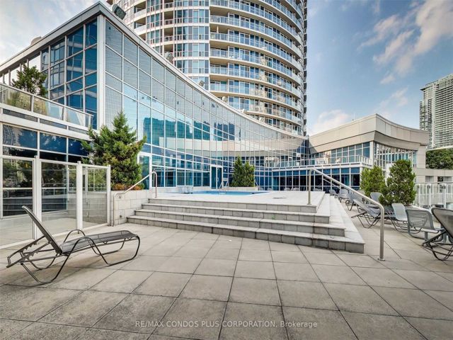 2611 - 218 Queens Quay W