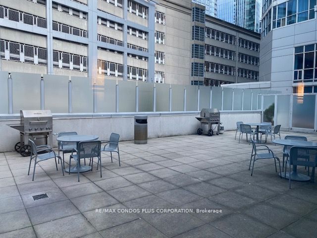 2611 - 218 Queens Quay W
