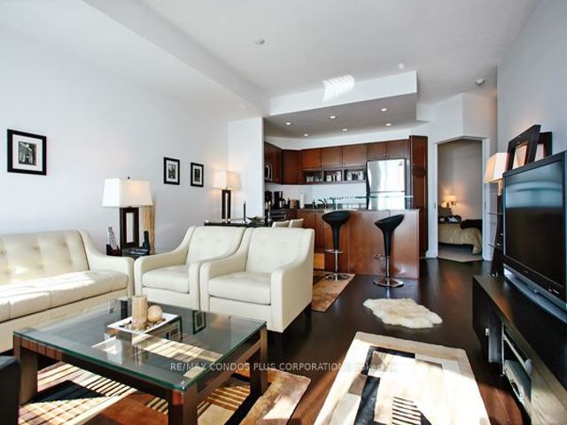 2611 - 218 Queens Quay W