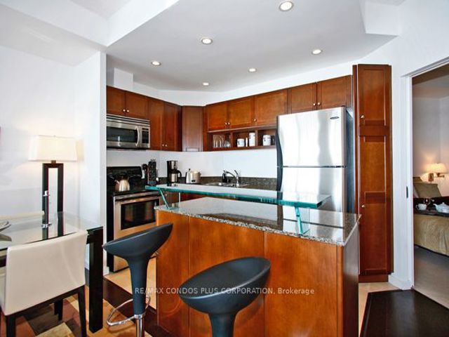 2611 - 218 Queens Quay W