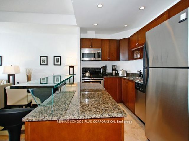 2611 - 218 Queens Quay W
