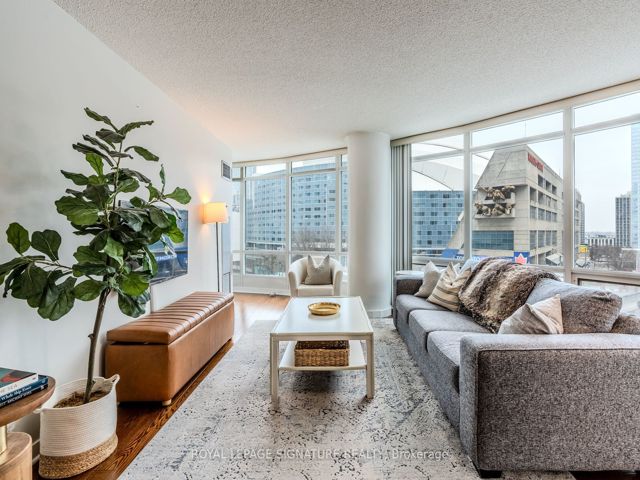 805 - 361 Front St W