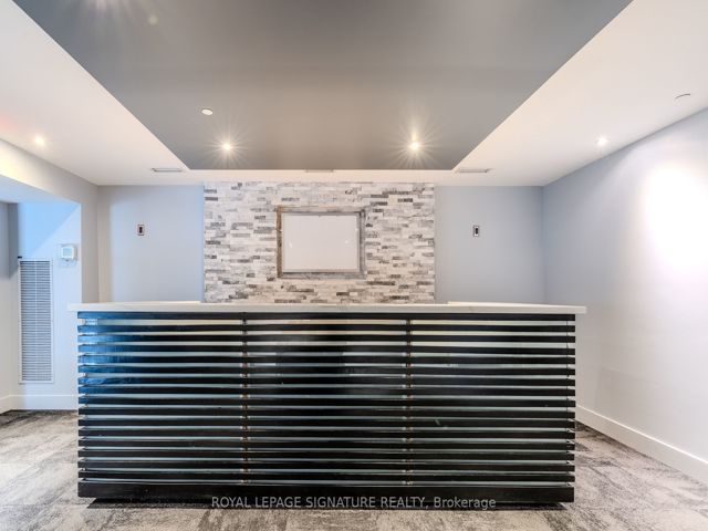 805 - 361 Front St W