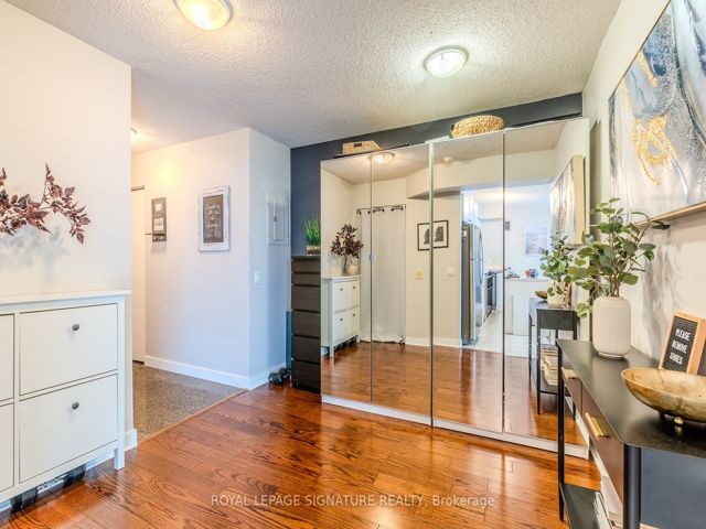 805 - 361 Front St W
