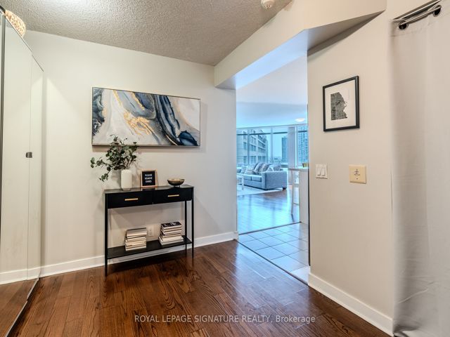 805 - 361 Front St W