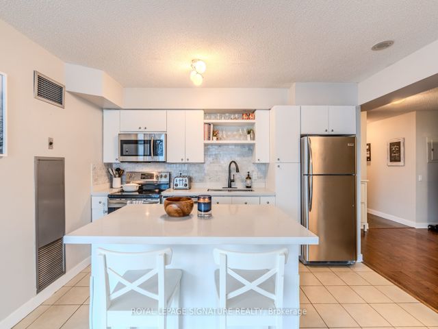 805 - 361 Front St W