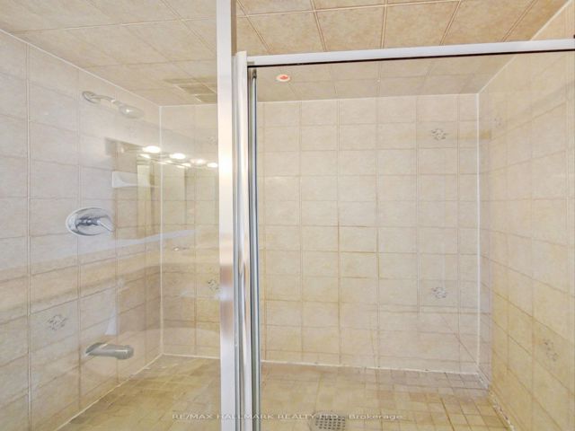 405 - 800 Sheppard Ave