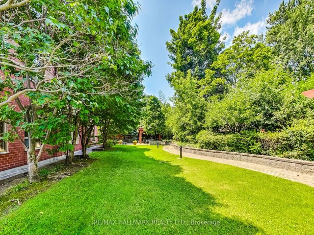 405 - 800 Sheppard Ave