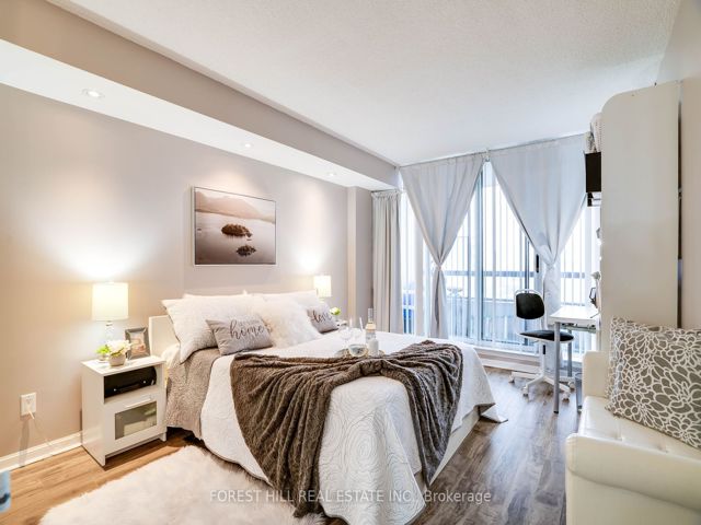 PH214 - 1121 Steeles Ave W