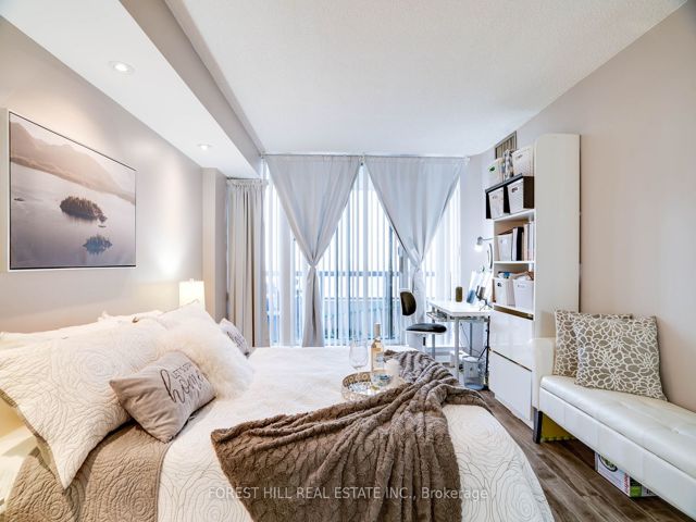 PH214 - 1121 Steeles Ave W