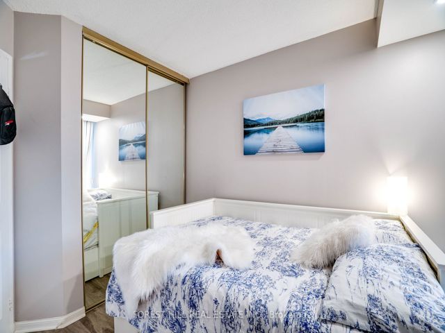 PH214 - 1121 Steeles Ave W