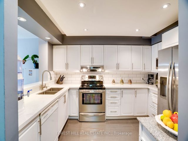 PH214 - 1121 Steeles Ave W