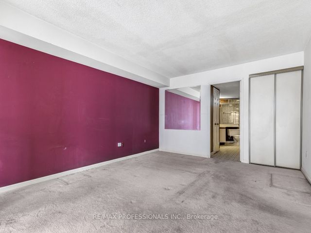 1102A - 5444 Yonge St