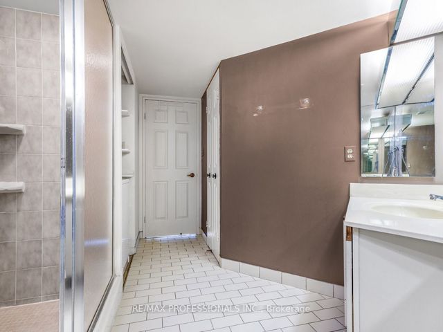 1102A - 5444 Yonge St