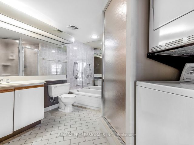 1102A - 5444 Yonge St