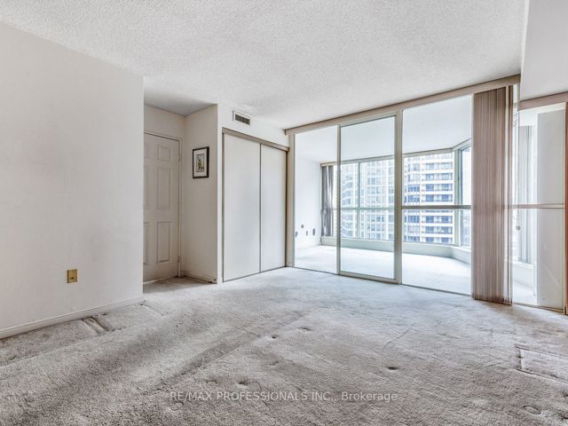 1102A - 5444 Yonge St
