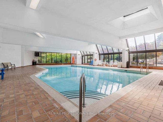 1102A - 5444 Yonge St