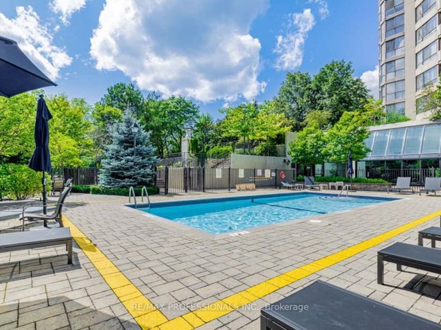 1102A - 5444 Yonge St