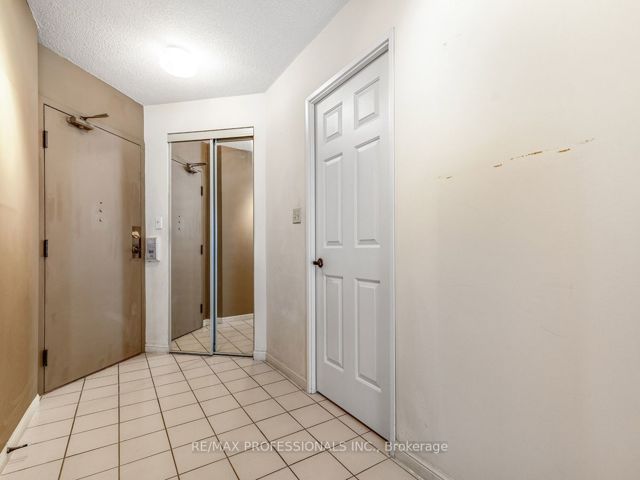 1102A - 5444 Yonge St