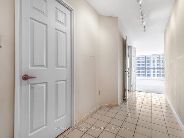 1102A - 5444 Yonge St