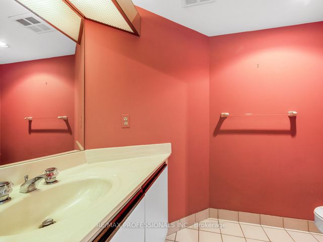1102A - 5444 Yonge St