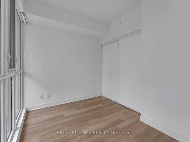 3212 - 290 Adelaide St W